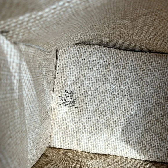 DIOR BEAUTE AROUND THE WORLD TOTE - Picture 6 of 9